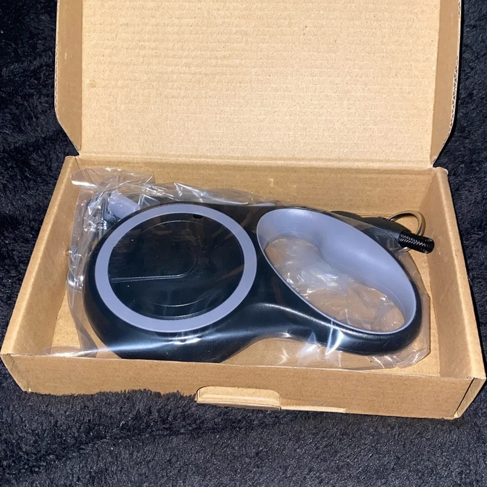 🪼Brand new Black retractable dog leash! - Picture 1 of 4